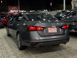 نيسان ألتيما